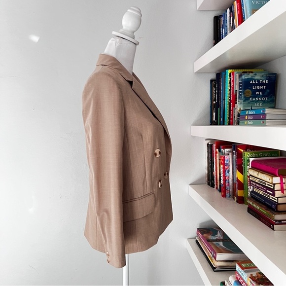 Aritzia Babaton Atelier Leonard Double-Breasted Beige Blazer size 2 - Picture 5 of 15